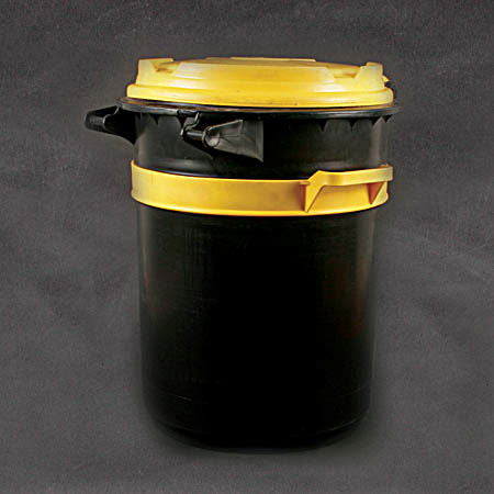 פח אשפה שחור 76 ליטר + מכסה